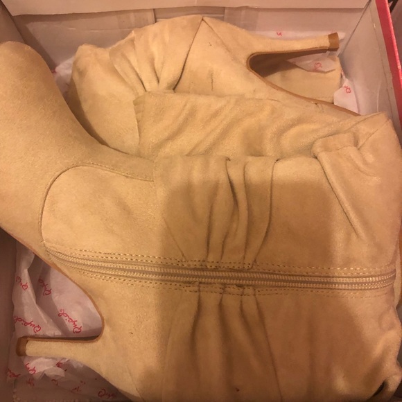 Shoes - Picture 6 of 7